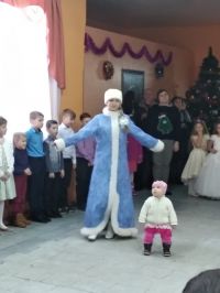 Новогодние представления для дошколят и учеников Перемиловской школы